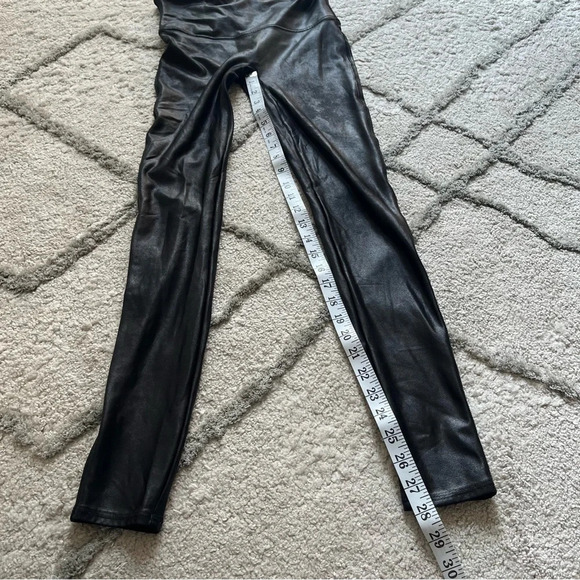Spanx Faux Leather liquid Leggings black pull on high rise slimming medium - Picture 8 of 8